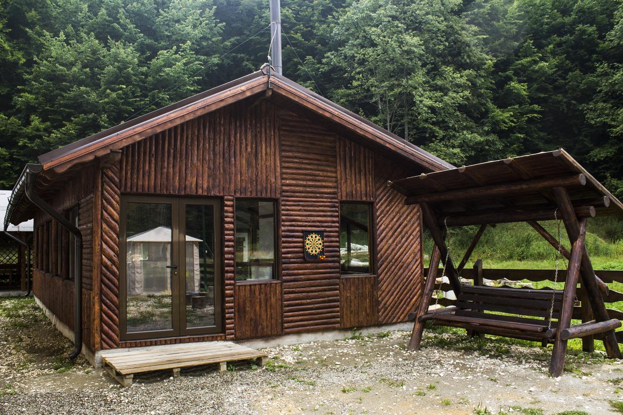 Vila Cabana Barlogul Lupilor Berevoesti Exteriér fotografie