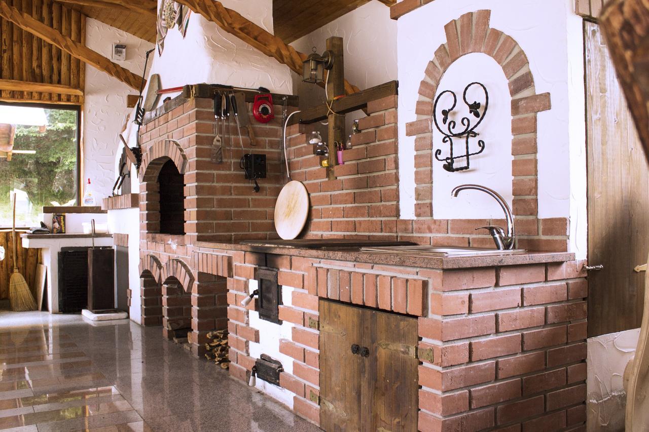 Vila Cabana Barlogul Lupilor Berevoesti Exteriér fotografie