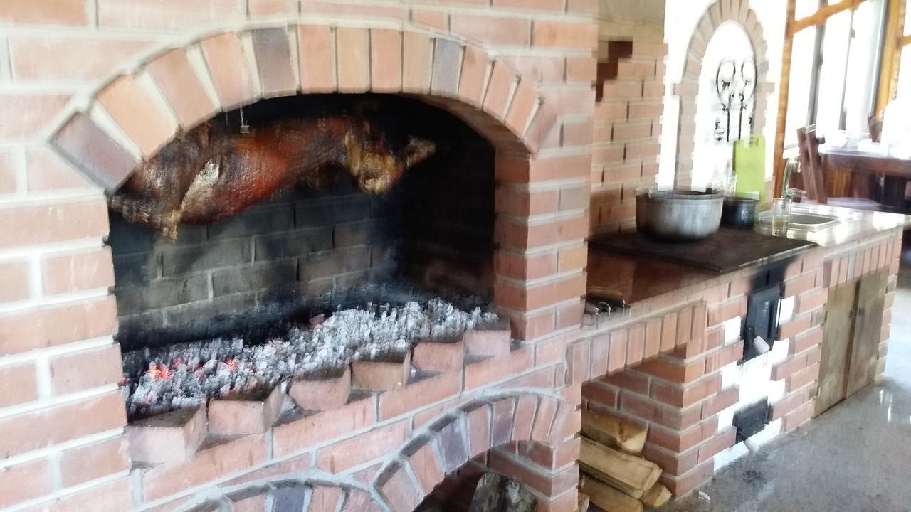 Vila Cabana Barlogul Lupilor Berevoesti Exteriér fotografie