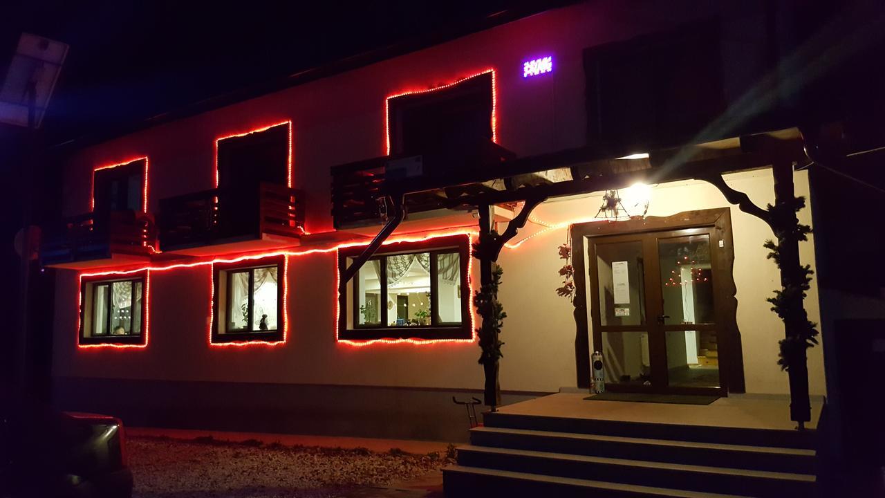 Vila Cabana Barlogul Lupilor Berevoesti Exteriér fotografie
